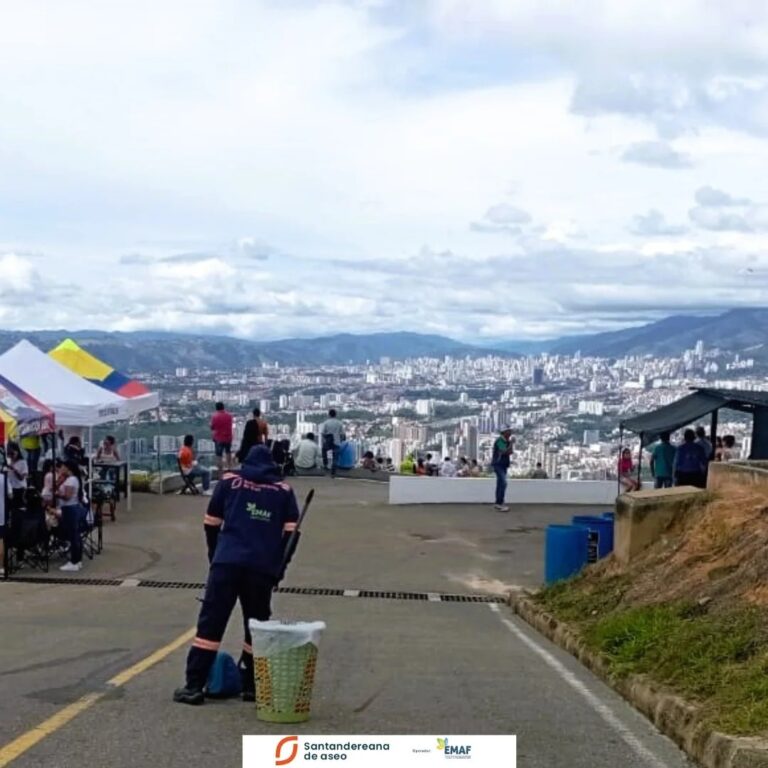 Limpieza de los principales escenarios de la feria dulces de corazón
